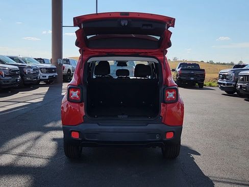 Used 2016 Jeep Renegade Latitude AWD/4WD image 17