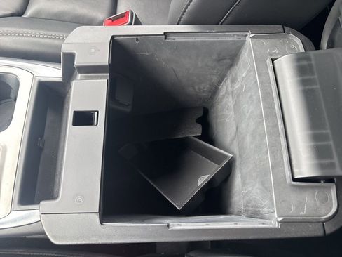 Used 2022 Ford Explorer XLT w/ Equipment Group 202A image 32