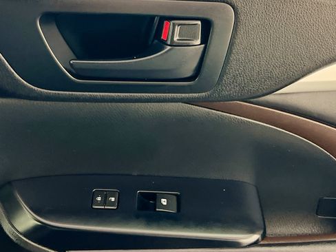 Used 2017 Toyota Highlander Plus image 31