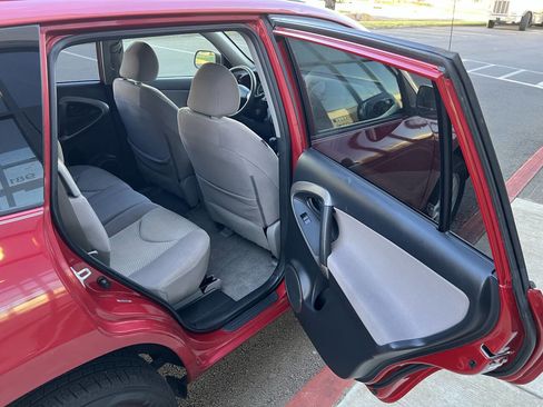 Used 2007 Toyota RAV4 2WD image 10