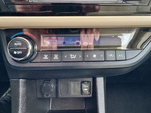 Used 2016 Toyota Corolla LE image 29