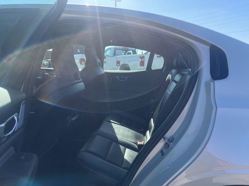 Used 2019 Volvo S60 T6 R-Design image 8