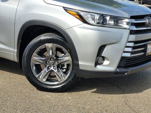 Used 2018 Toyota Highlander Limited Platinum AWD/4WD image 9