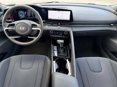 Used 2025 Hyundai Elantra SEL FWD image 22