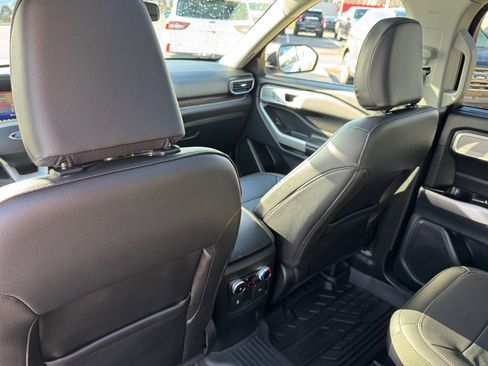 Certified 2023 Ford Explorer Limited w/ Class IV Trailer Tow Package image 25