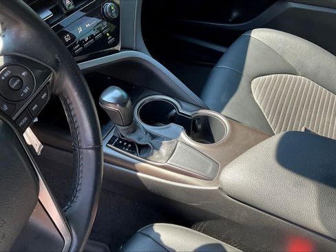 Used 2021 Toyota Camry SE FWD image 15