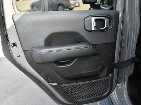 Used 2023 Jeep Gladiator Overland image 34