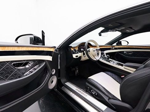Used 2020 Bentley Continental GT image 4