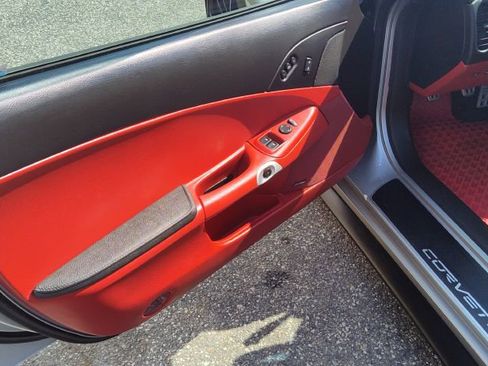 Used 2005 Chevrolet Corvette Coupe w/ Preferred Equipment Group image 28