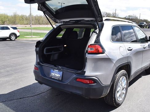 Used 2017 Jeep Cherokee Latitude w/ Safety/Convenience Group AWD/4WD image 23