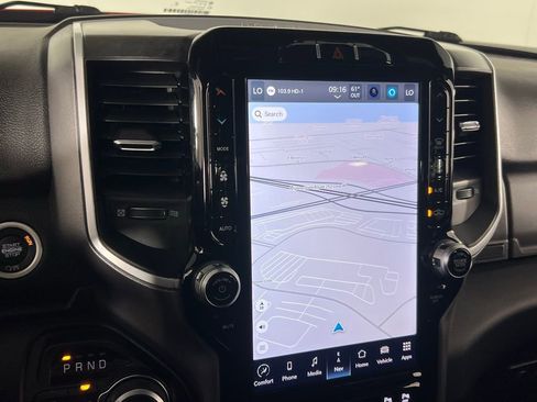 Used 2024 RAM 2500 Big Horn w/ Sport Appearance Package image 19