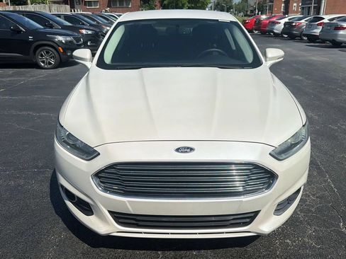 Used 2013 Ford Fusion SE FWD image 2