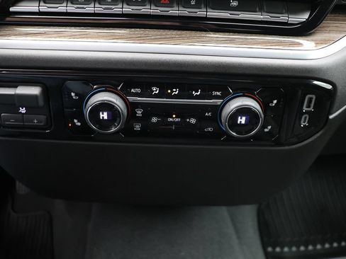 Used 2025 Chevrolet Silverado 2500 LT w/ Convenience Package AWD/4WD image 18
