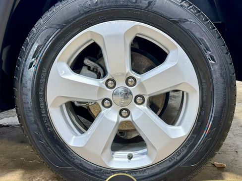 Used 2019 Jeep Compass Latitude w/ Cold Weather Group AWD/4WD image 11