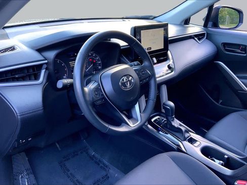 Certified 2025 Toyota Corolla Cross LE w/ Moonroof Package AWD/4WD image 18
