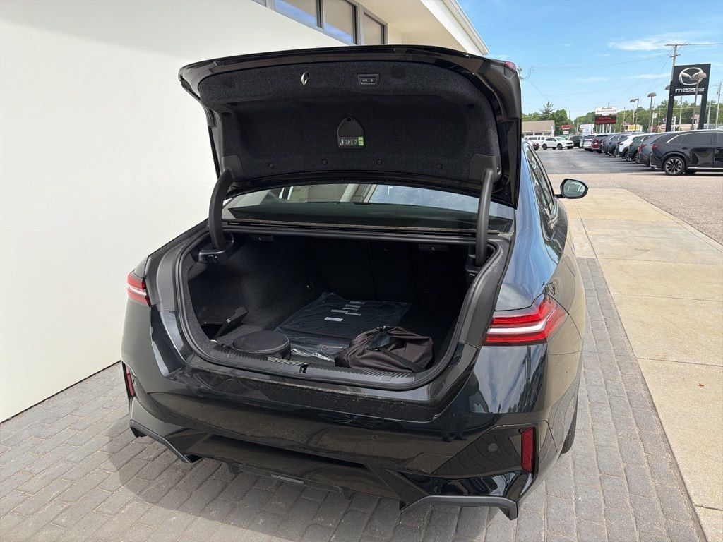 New 2027 BMW 550e xDrive AWD/4WD image 8