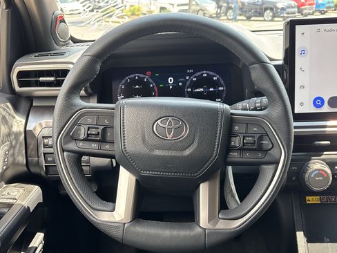 Used 2026 Toyota 4Runner TRD Off-Road Premium AWD/4WD image 17