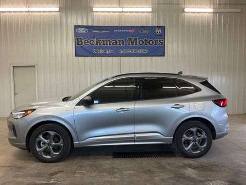 Used 2024 Ford Escape ST-Line w/ Tech Pack #1 AWD/4WD image 2