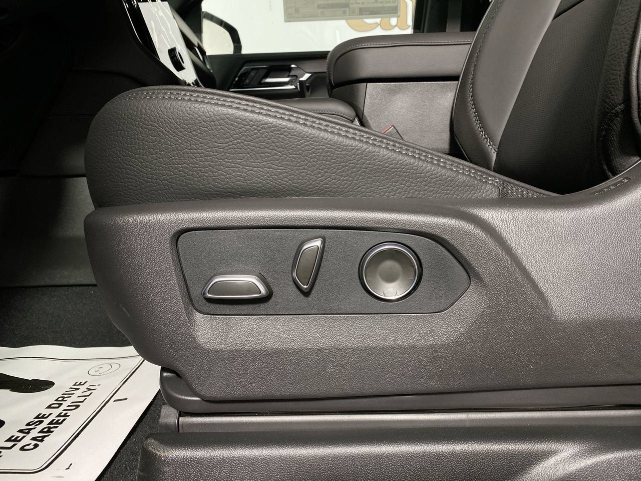 New 2026 GMC Yukon Denali w/ Sun & Power Step Package AWD/4WD image 12