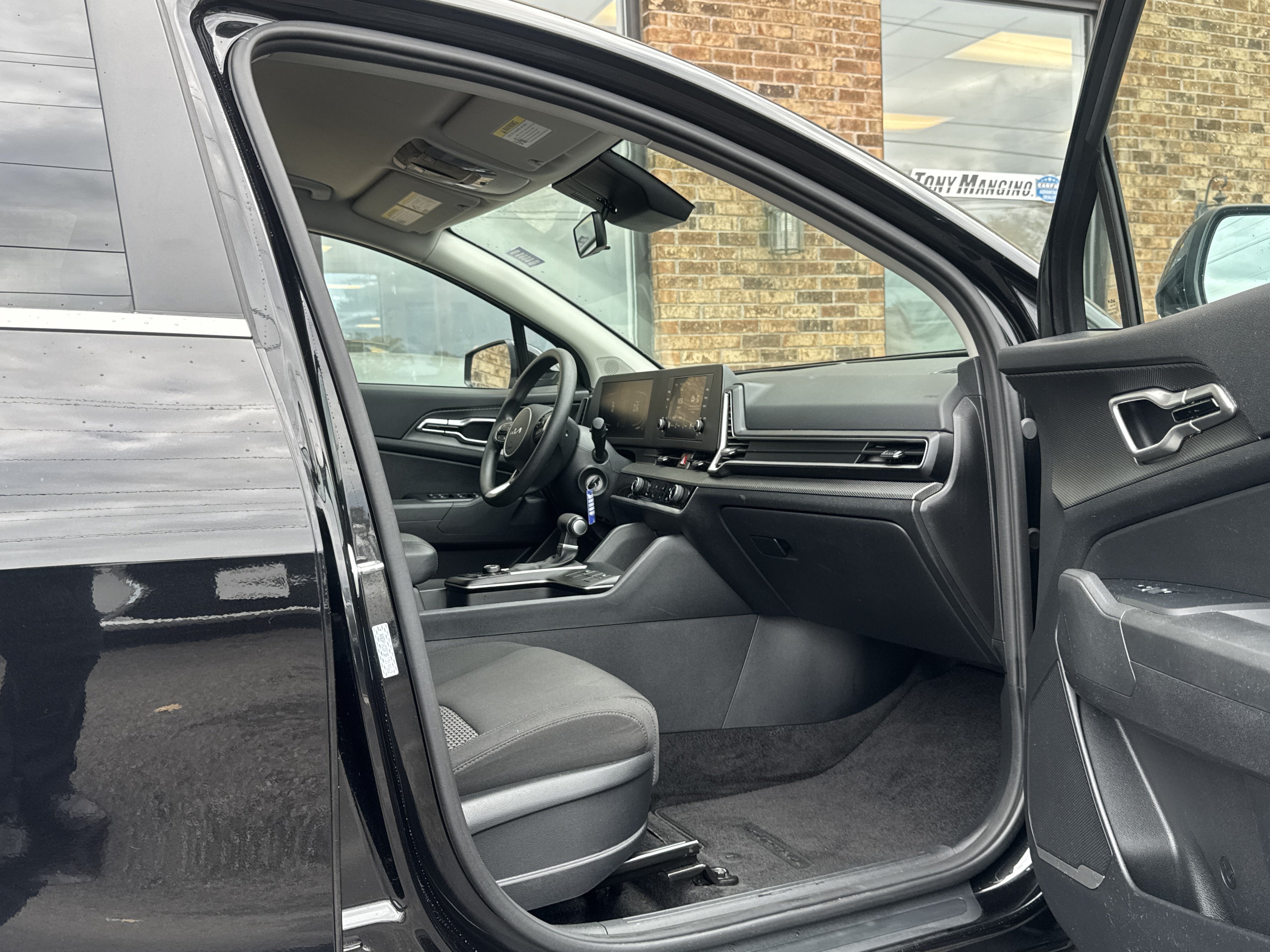 Used 2024 Kia Sportage LX AWD/4WD image 11