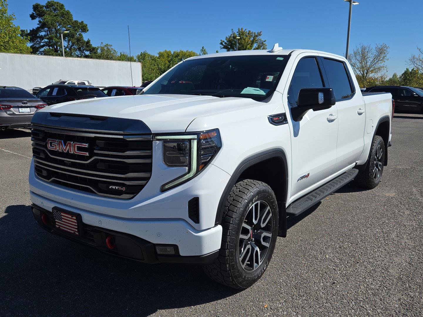 Used 2022 GMC Sierra 1500 AT4 w/ AT4 Premium Package AWD/4WD image 3