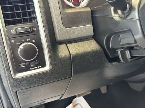 Used 2016 RAM 1500 Classic SLT AWD/4WD image 9