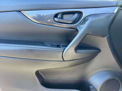 Used 2020 Nissan Rogue S image 15