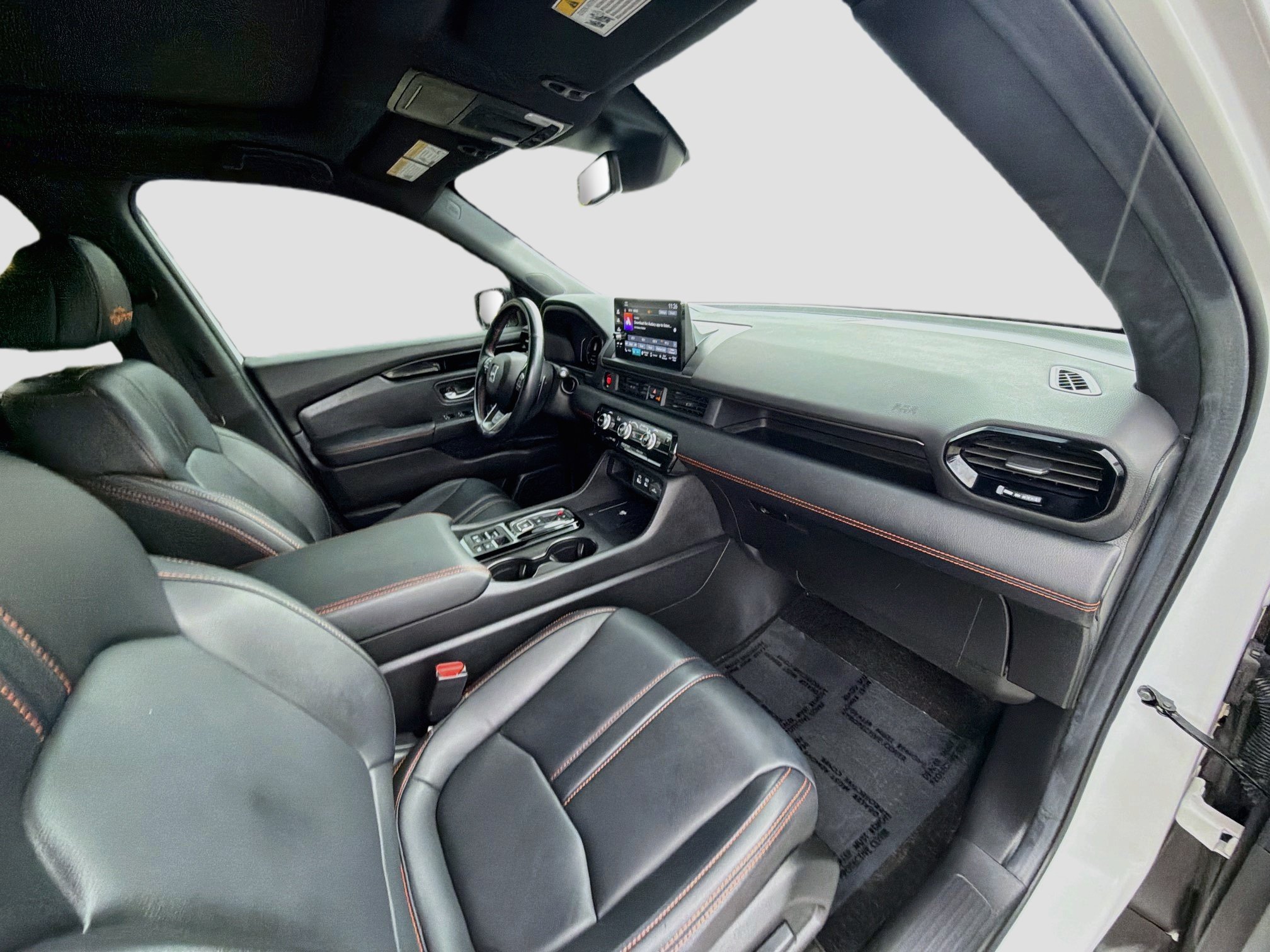Used 2025 Honda Pilot TrailSport image 32