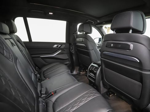 Used 2026 BMW X7 M60i AWD/4WD image 32