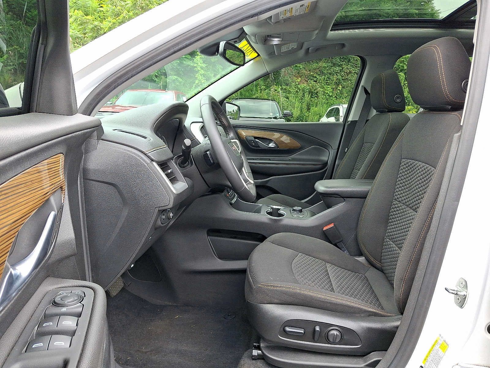 Used 2021 GMC Terrain SLE w/ Driver Convenience Package AWD/4WD image 13