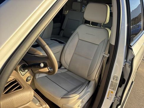 Used 2023 GMC Yukon XL Denali image 24