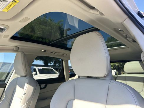 Used 2020 Volvo XC60 T8 Momentum w/ Protection Package Premier image 35