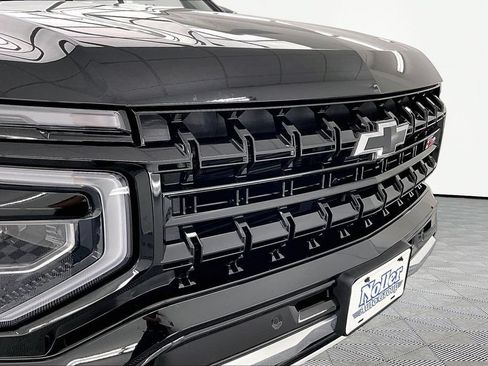 Used 2025 Chevrolet Suburban Z71 AWD/4WD image 29