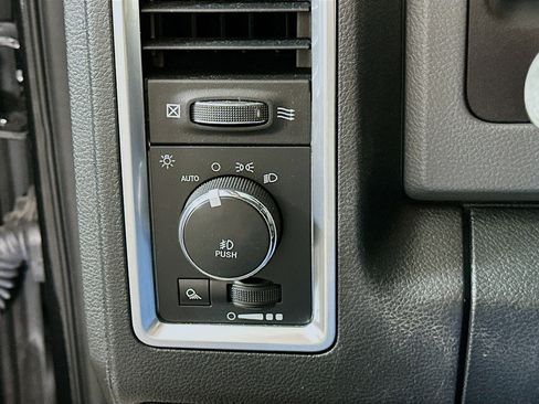 Used 2018 RAM 1500 Big Horn image 16