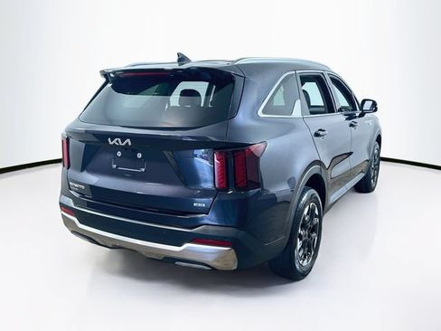 Used 2025 Kia Sorento S AWD/4WD image 9