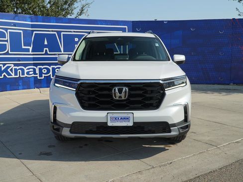 New 2025 Honda Pilot Touring image 2