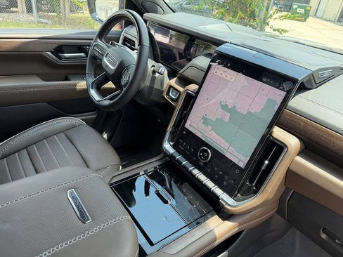 Used 2026 GMC Yukon Denali Ultimate w/ LPO, Floor Liner Package AWD/4WD image 2
