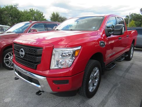 Used 2024 Nissan Titan SV w/ SV Convenience Package AWD/4WD image 3