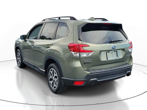 Used 2020 Subaru Forester Premium AWD/4WD image 4