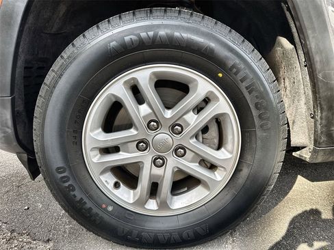 Certified 2024 Jeep Grand Cherokee Laredo image 19