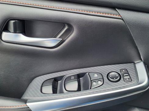 Used 2024 Nissan Sentra SR w/ SR Premium Package image 16