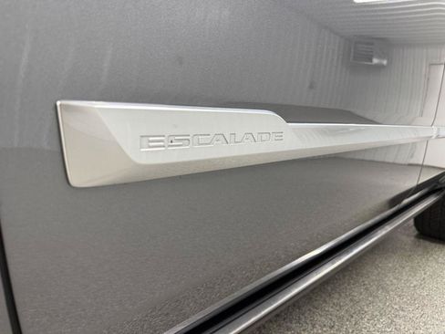 Used 2020 Cadillac Escalade ESV Premium Luxury AWD/4WD image 11