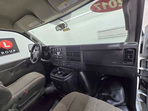 Used 2017 Chevrolet Express 2500 Extended RWD image 17