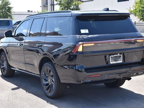 New 2025 Lincoln Navigator Reserve w/ Jet Appearance Package image 9