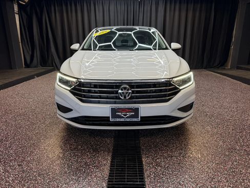 Used 2019 Volkswagen Jetta SEL w/ Cold Weather Package FWD image 2