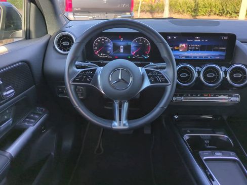 Used 2025 Mercedes-Benz GLA 250 image 15