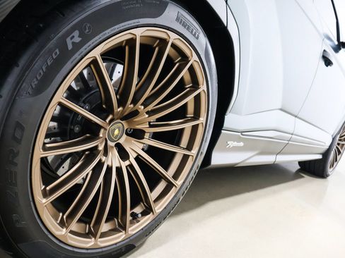 Used 2024 Lamborghini Urus Performante AWD/4WD image 26