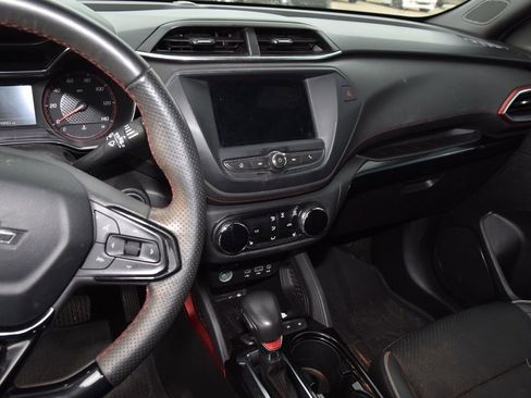 Used 2022 Chevrolet TrailBlazer RS FWD image 9