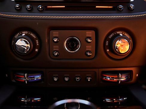 Used 2020 Rolls-Royce Wraith RWD image 62