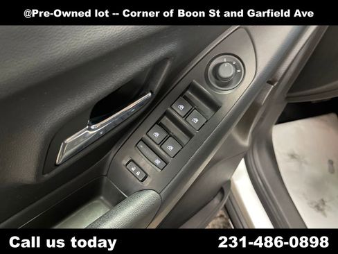 Used 2018 Chevrolet Trax LT w/ LT Convenience Package AWD/4WD image 16